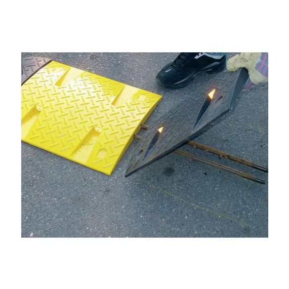 AM20 ZF Forgalom lassító fekvőrendőr záró elem 20 km/h 215x430x50 mm