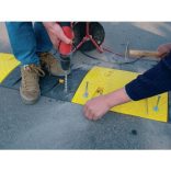 AM20 ZF Forgalom lassító fekvőrendőr záró elem 20 km/h 215x430x50 mm