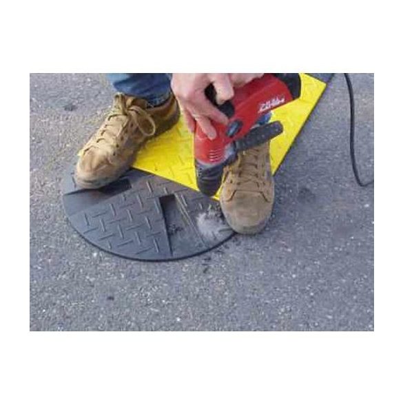 AM10 ZF Forgalom lassító fekvőrendőr záró elem 10 km/h 60x215x430 mm