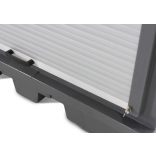 Depó műanyag polccal, kiskannákhoz, redőnyös, 1554 x 1083 x 1980 mm